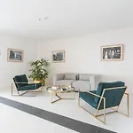 Glamorous Apartment By Atlantic Holiday